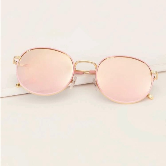 Sunglasses with case - Picture 1 of 9